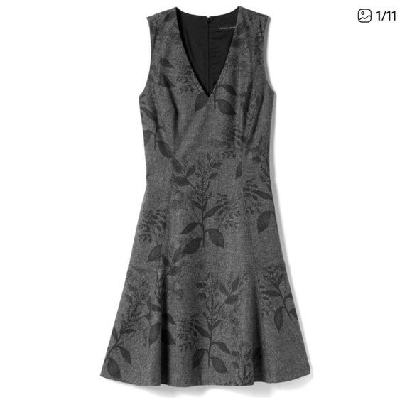 Banana Republic Dresses & Skirts - BANANAS REPUBLIC Gray Floral Sleeveless V-Neck Fit Flare Dress Women’s Size 12